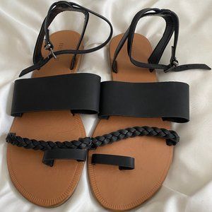 Black Toe Braided Design Flat Sandals Size 6